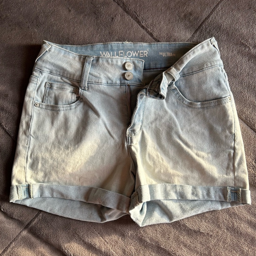 Wallflower Shorts